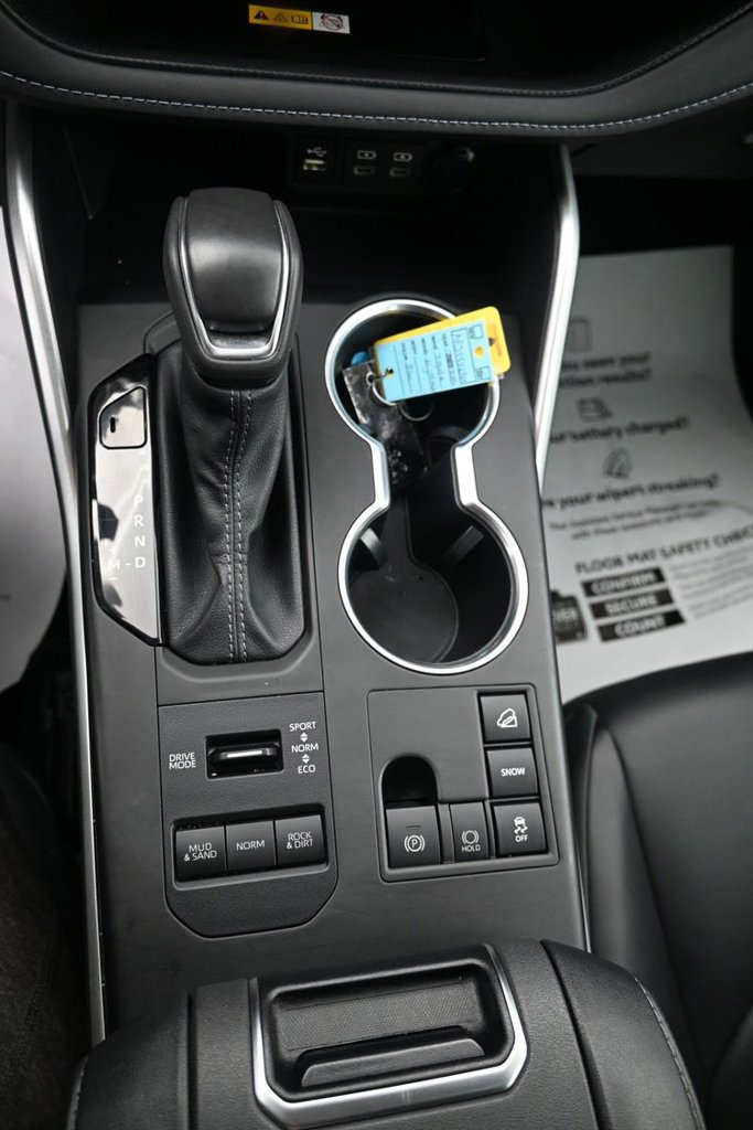 Used 2024 Toyota Highlander XLE AWD/4WD image 17