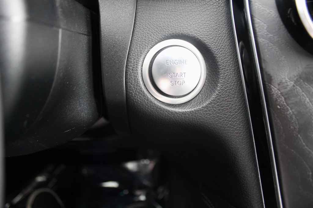 Used 2019 Mercedes-Benz GLC 300 4MATIC image 19