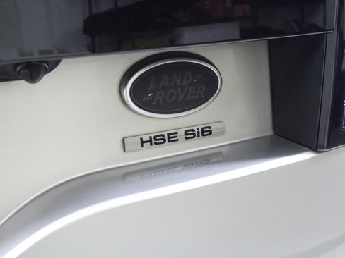 Used 2017 Land Rover Discovery HSE image 9