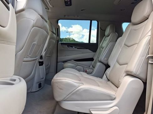 Used 2019 Cadillac Escalade ESV Luxury AWD/4WD image 8