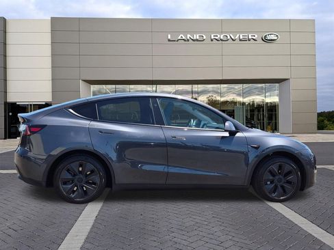 Used 2025 Tesla Model Y Long Range RWD image 4