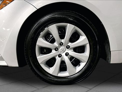 Used 2024 Toyota Corolla LE FWD image 11