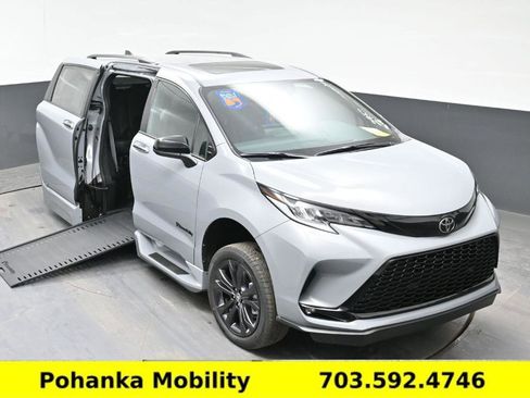 Used 2026 Toyota Sienna XSE image 13