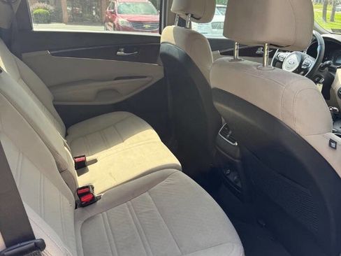 Used 2017 Kia Sorento FWD w/ LX Convenience Package image 13