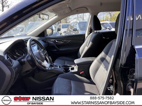 Used 2017 Nissan Rogue SV image 17