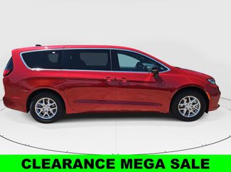 New 2025 Chrysler Pacifica Select video 2