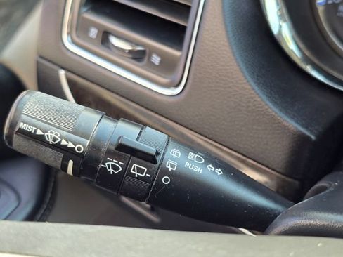 Used 2016 Chrysler Town & Country Touring w/ Driver Convenience Group FWD image 19