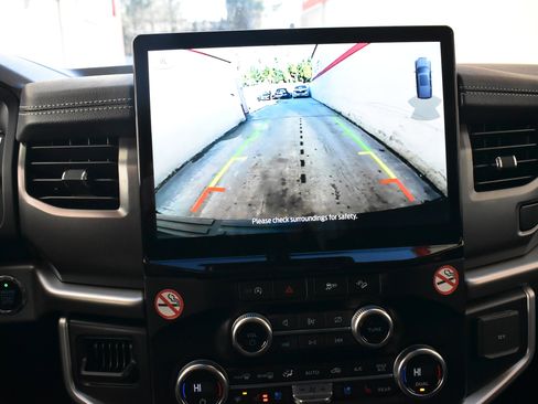 Used 2024 Ford Expedition XLT image 44