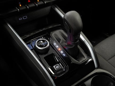 Used 2023 Chevrolet Colorado Trail Boss w/ Technology Package image 33