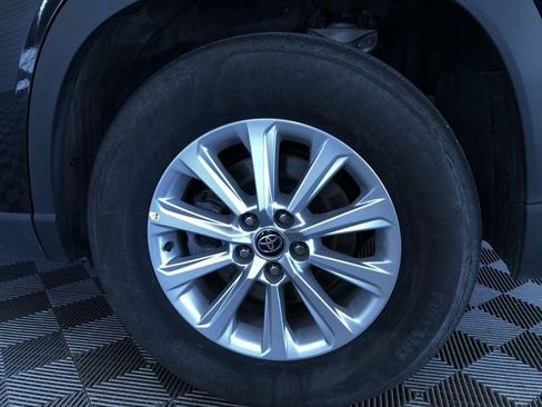 Used 2025 Toyota Grand Highlander XLE image 19