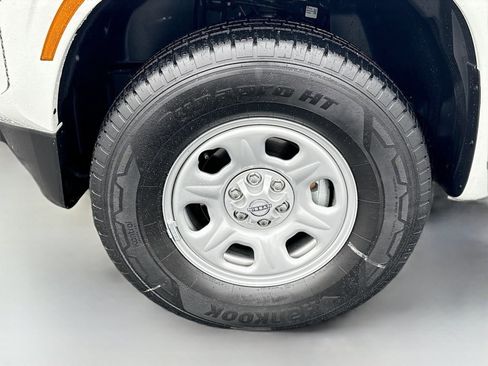 Used 2023 Nissan Frontier S w/ Technology Package image 23