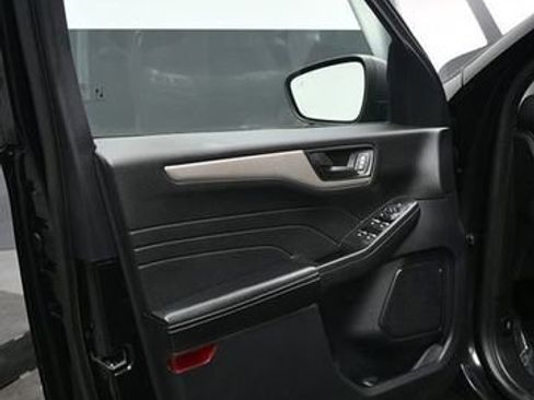Used 2022 Ford Escape SE FWD image 17