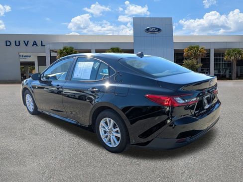 Used 2025 Toyota Camry LE image 6