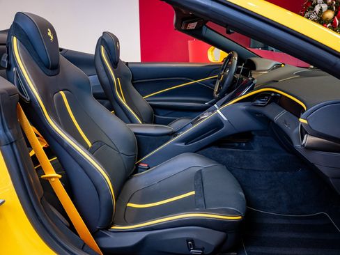 Used 2025 Ferrari Roma Spider image 20
