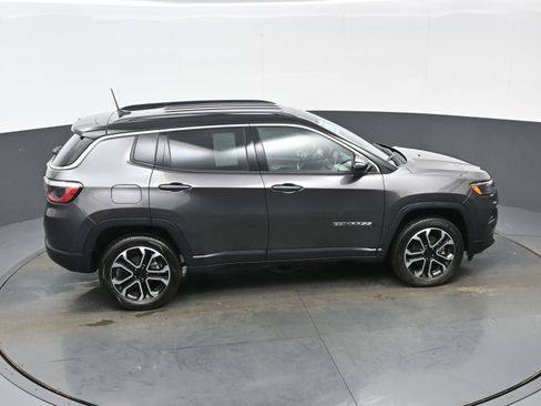 Used 2022 Jeep Compass Limited image 37