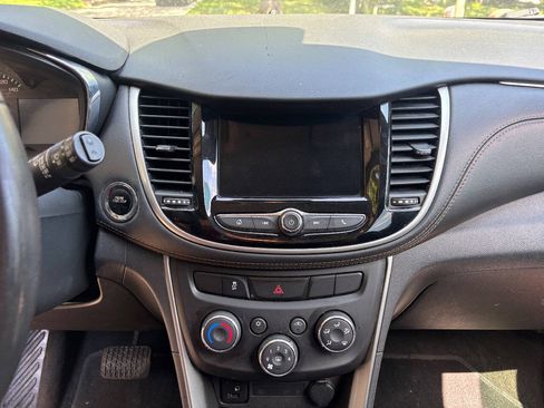 Used 2019 Chevrolet Trax LT w/ LT Convenience Package FWD image 11