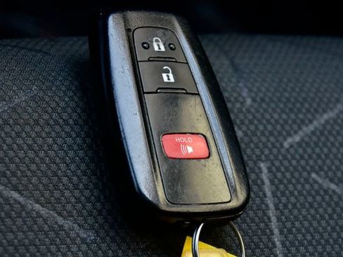 Used 2021 Toyota RAV4 XLE FWD image 24