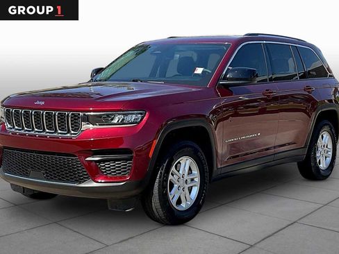 Used 2023 Jeep Grand Cherokee Laredo image 1