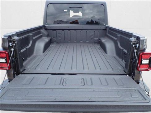 New 2025 Jeep Gladiator Willys image 8