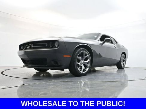 Used 2017 Dodge Challenger SXT RWD image 28