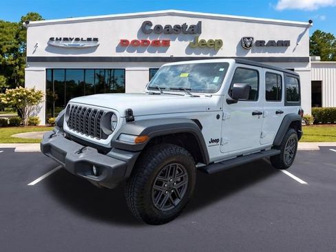 Used 2025 Jeep Wrangler Unlimited Sport AWD/4WD image 8