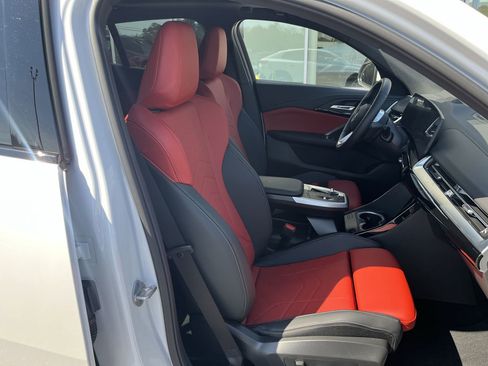 Used 2025 BMW X2 xDrive28i image 36