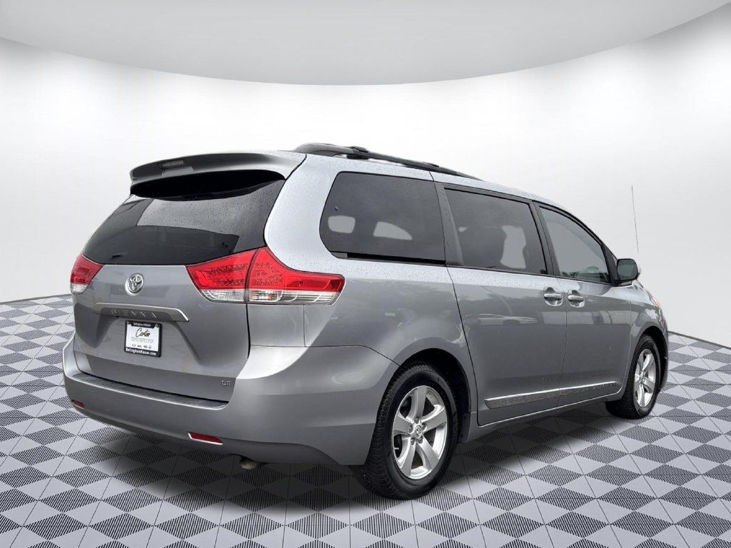 Used 2013 Toyota Sienna LE w/ Towing Pkg FWD image 7