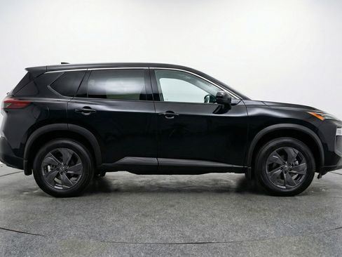 Used 2025 Nissan Rogue SV FWD image 11