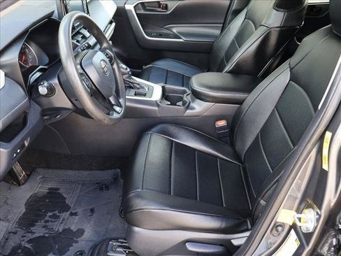 Used 2020 Toyota RAV4 LE w/ Carpet Mat Package AWD/4WD image 20