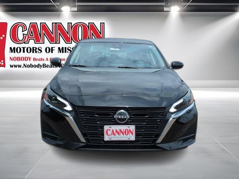 Used 2024 Nissan Altima 2.5 SV FWD image 2