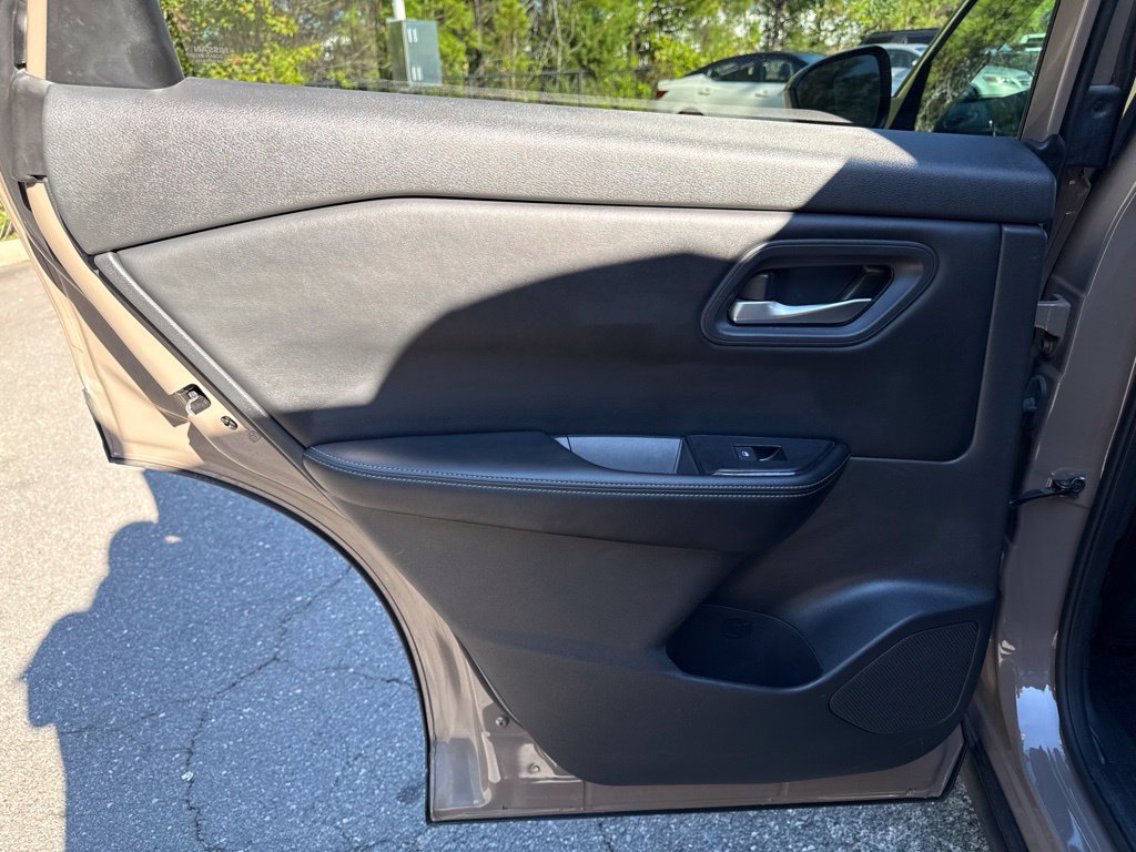 Used 2025 Nissan Rogue SV AWD/4WD image 30