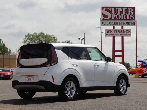 Used 2025 Kia Soul LX w/ LX Technology Package FWD image 4
