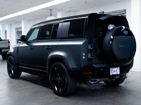 Used 2025 Land Rover Defender 110 V8 AWD/4WD image 4