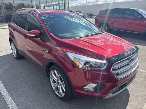 Used 2019 Ford Escape Titanium image 2