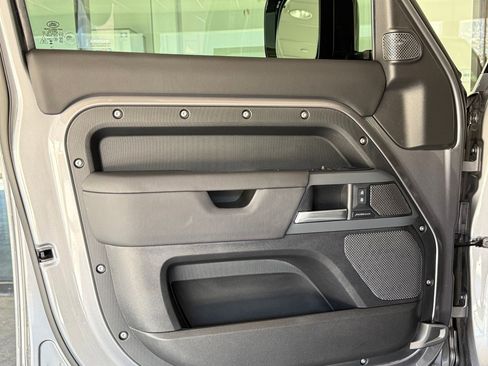 Certified 2024 Land Rover Defender 110 X-Dynamic SE image 18