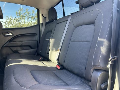 Used 2022 Chevrolet Colorado LT w/ LT Convenience Package image 12