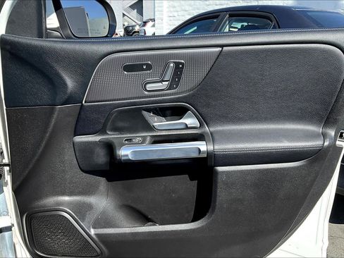 Used 2020 Mercedes-Benz GLB 250 GLB 250 image 23