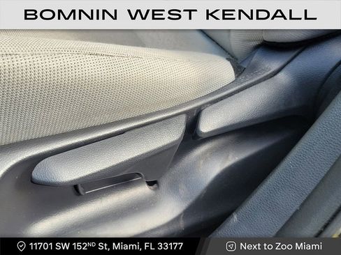 Used 2021 Toyota Corolla LE image 13