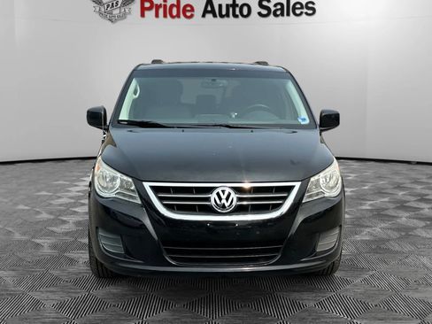 Used 2011 Volkswagen Routan SEL FWD image 2