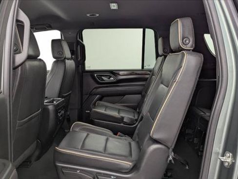 Used 2023 Chevrolet Suburban Premier RWD image 17