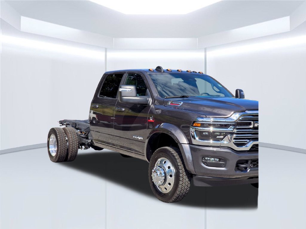 New 2026 RAM 4500 4x4 Crew Cab DRW w/ Laramie Trim Package image 39