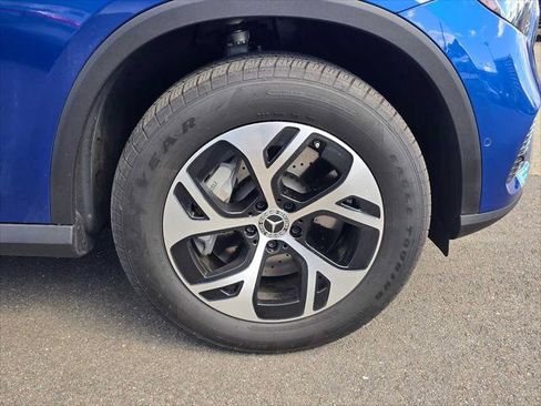 Used 2025 Mercedes-Benz GLC 350e 4MATIC image 9