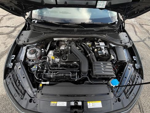 Used 2025 Volkswagen Jetta SE image 32