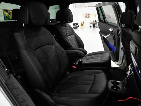 Used 2024 BMW X7 xDrive40i w/ M Sport Package image 49