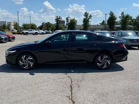 New 2025 Hyundai Elantra SEL image 4