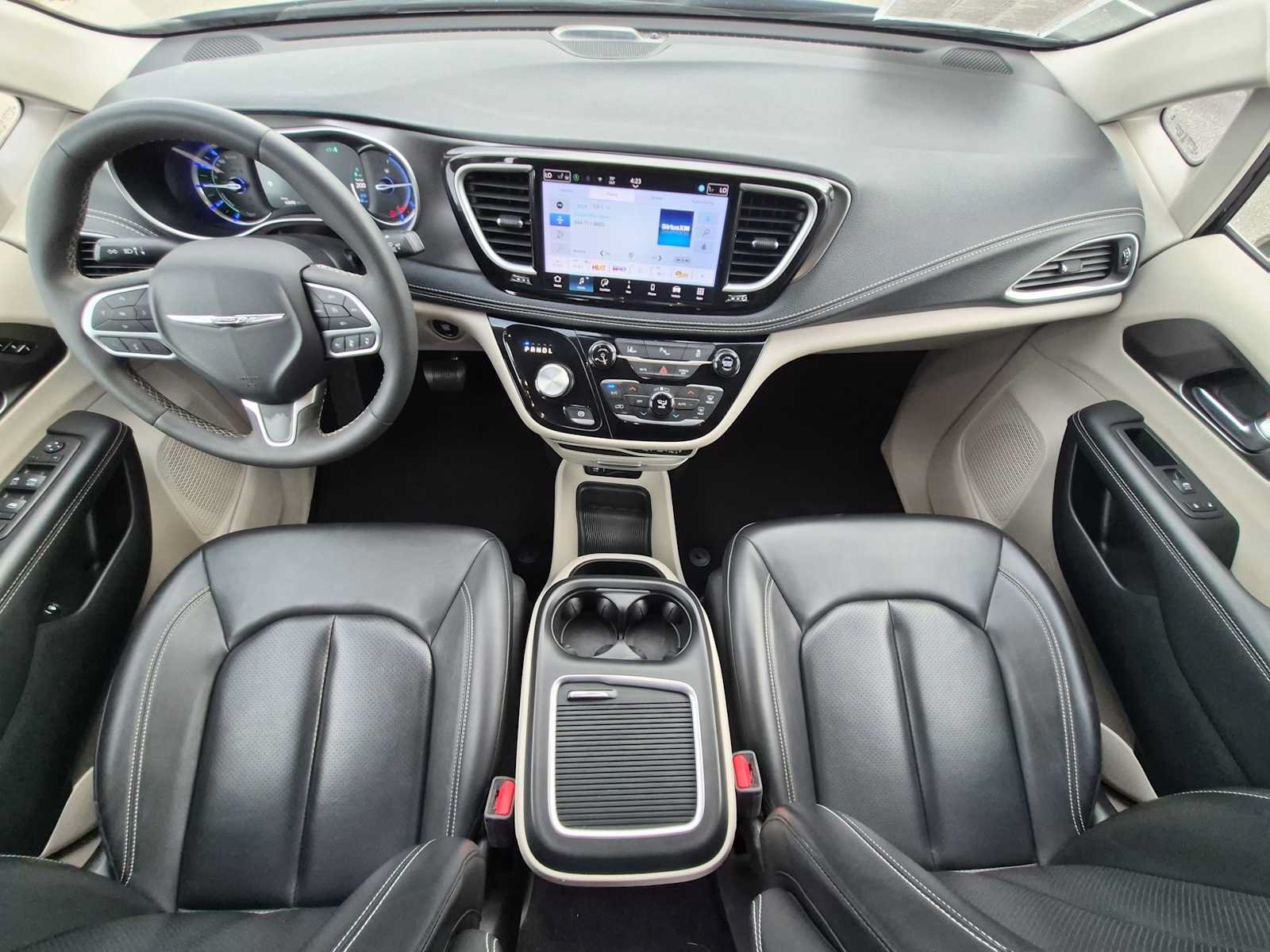 Used 2024 Chrysler Pacifica Limited FWD image 15