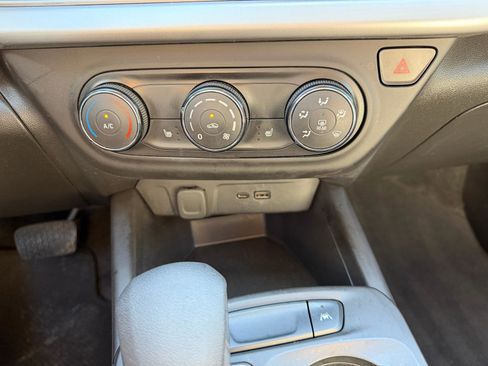 Used 2024 Chevrolet Trax LS w/ LS Convenience Package image 15