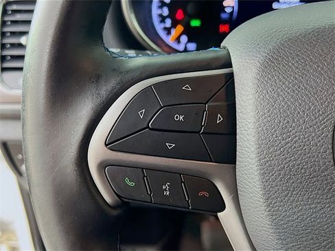 Used 2020 Jeep Grand Cherokee Laredo image 13