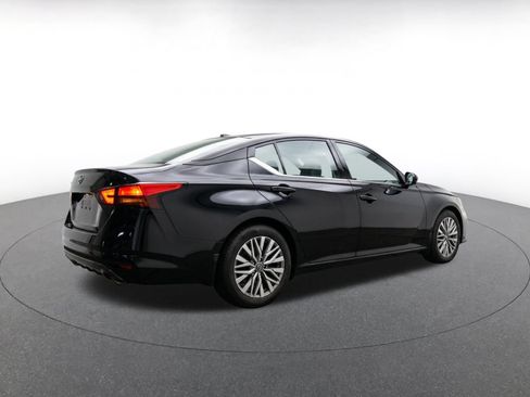 Used 2025 Nissan Altima 2.5 SV FWD image 9