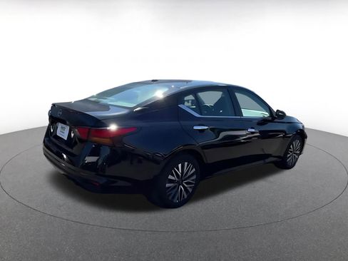 Used 2025 Nissan Altima 2.5 SV image 13